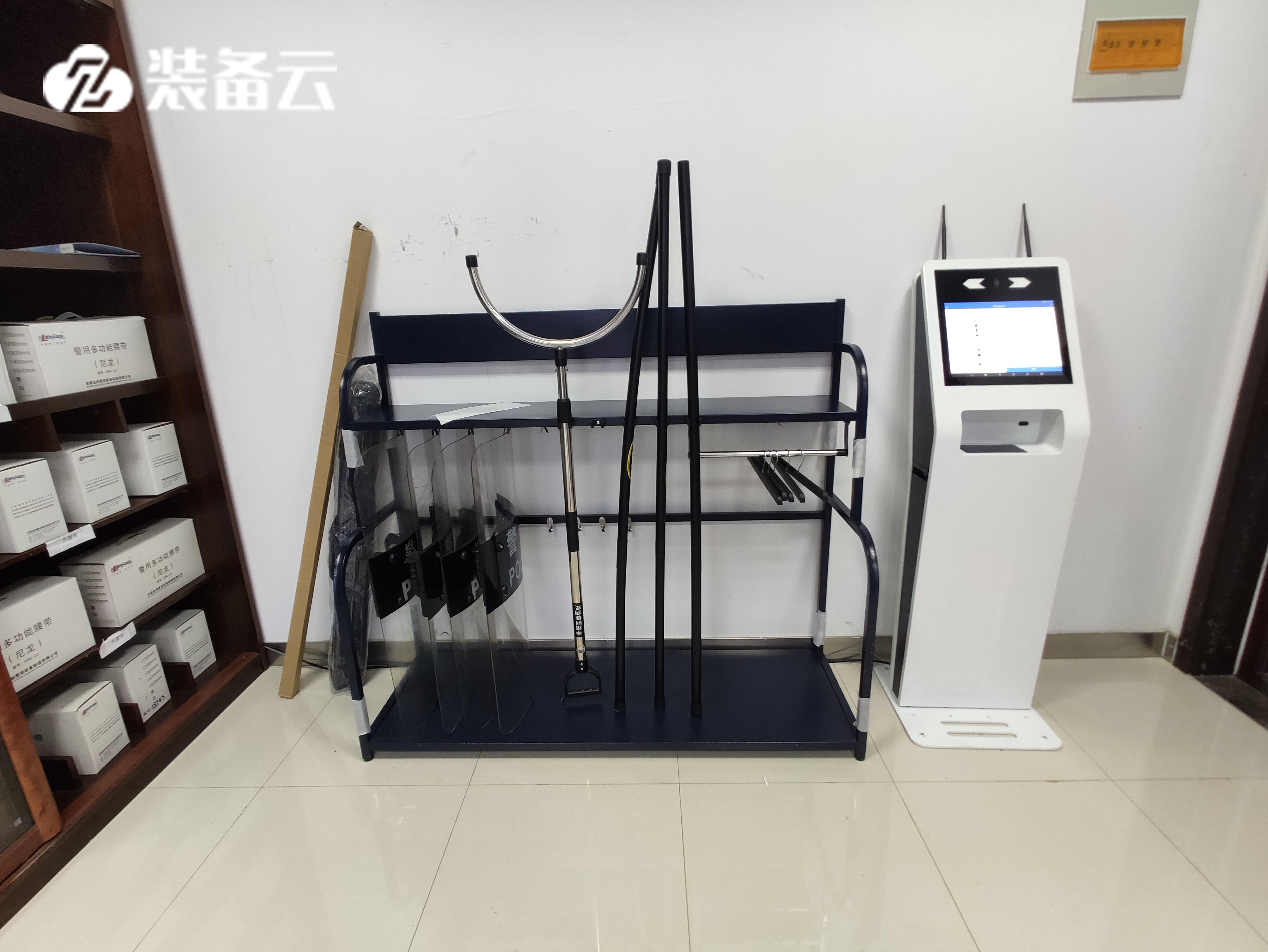 凌訊警用裝備管理系統(tǒng)-立式機(jī)